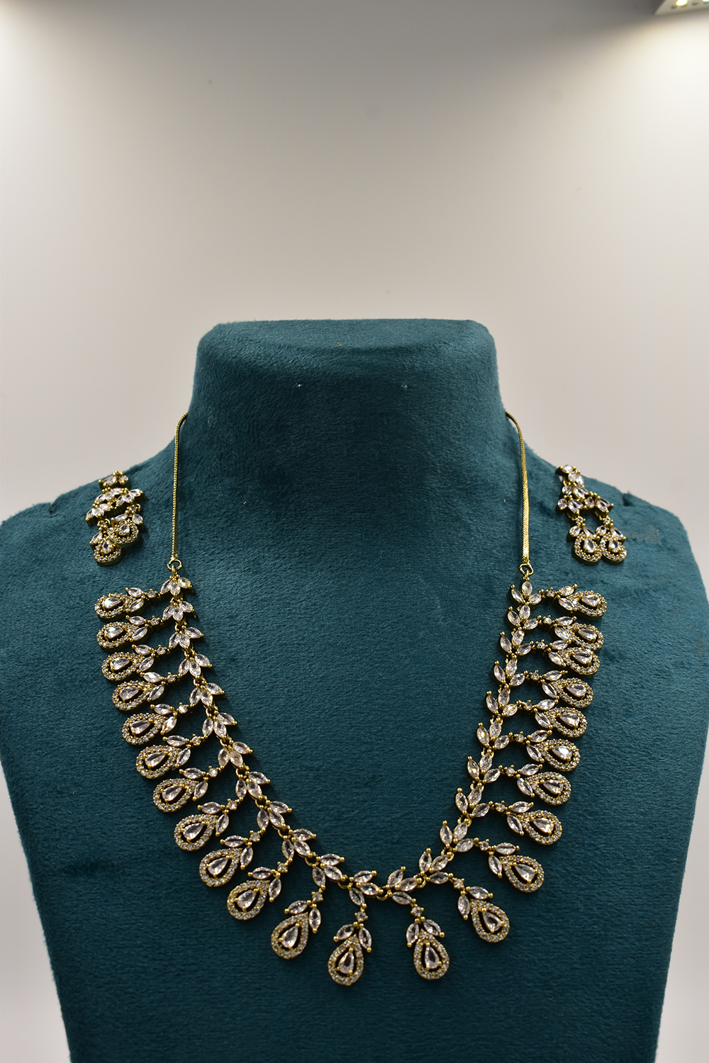 Antique gold ruby pendant set